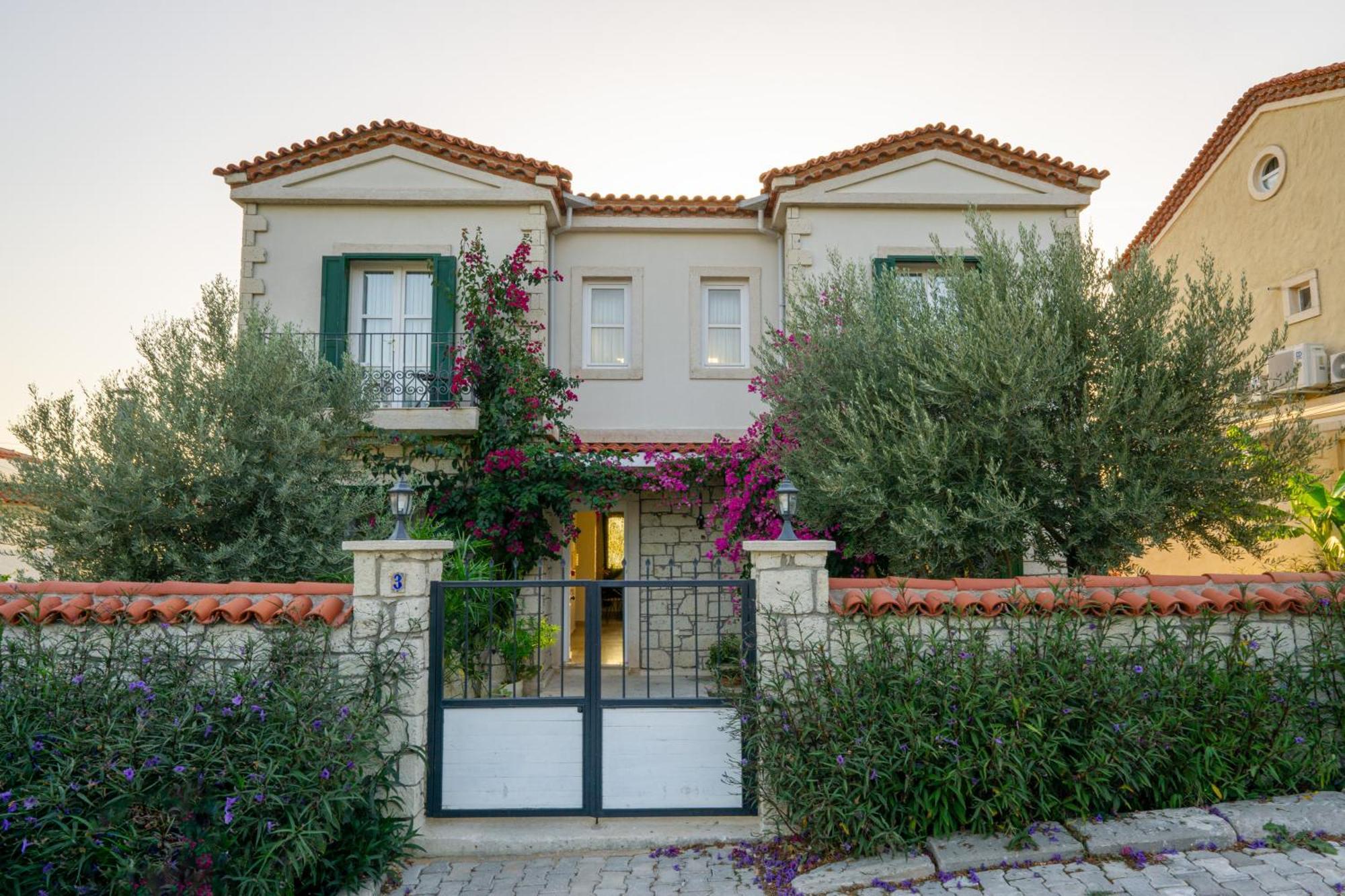 Melekaki Alacati Çeşme Luaran gambar