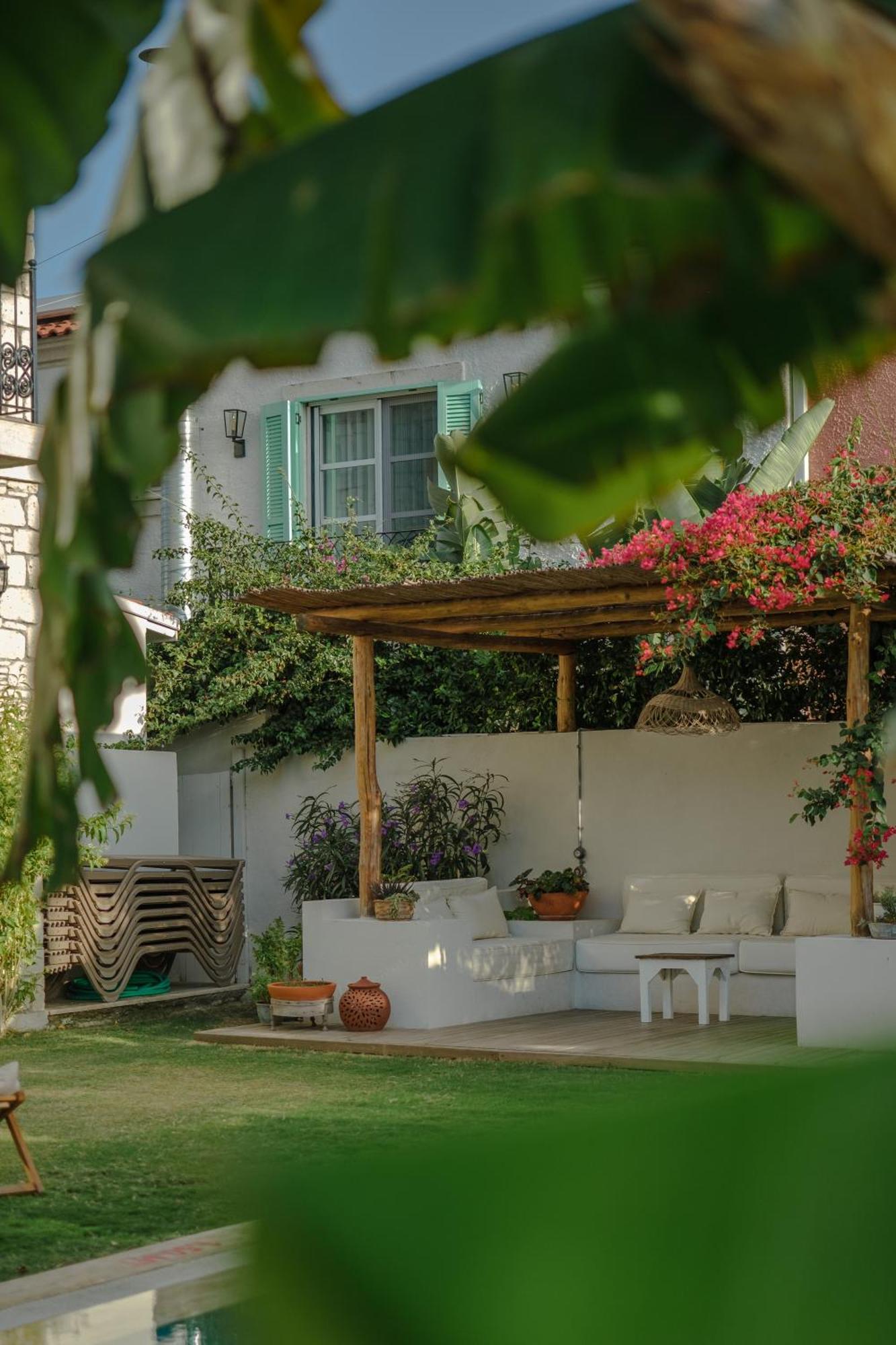 Melekaki Alacati Çeşme Luaran gambar